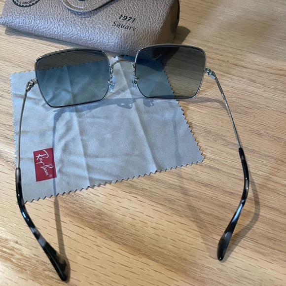 RayBan 1971 Square (like new condition) with receipt - Picture 5 of 11